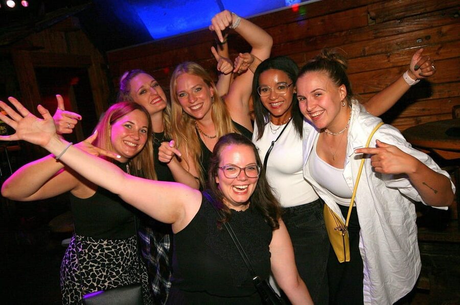 Salzburg: Pubcrawl Tour through best Bars and Clubs in Town - Stop two: a pub with a more relaxed feel