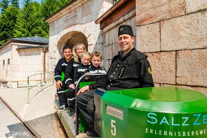 Salzburg Super Saver: Original Sound of Music and Salt Mines Day Trip - Leopoldskron and the lake district views