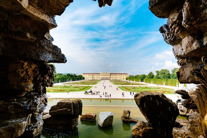 Skip-the-Line Schonbrunn Palace Guided Tour and Vienna Historical City Tour - Language and group size need attention