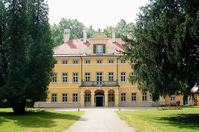 Sound of Movies: Musical Tour to Salzburg from Vienna - The first road stop at Strengberg