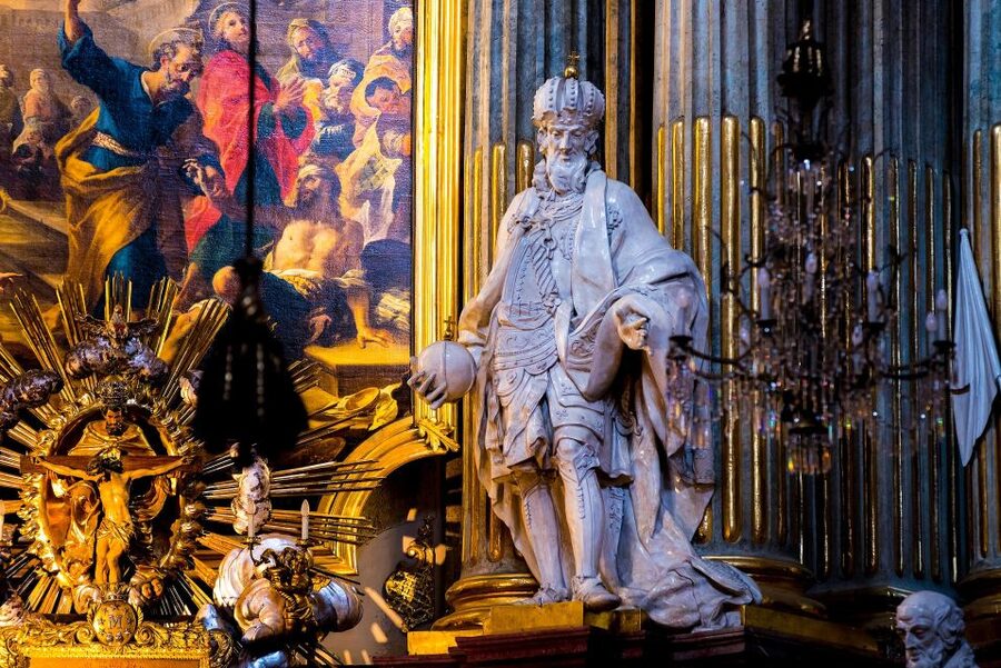 St Stephen's Cathedral Vienna Old Town Walking Tour - Inside the cathedral: altars, icons, and imperial connections