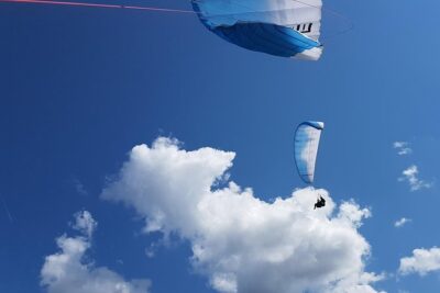 Tandem paragliding in the Stubai Valley near Innsbruck