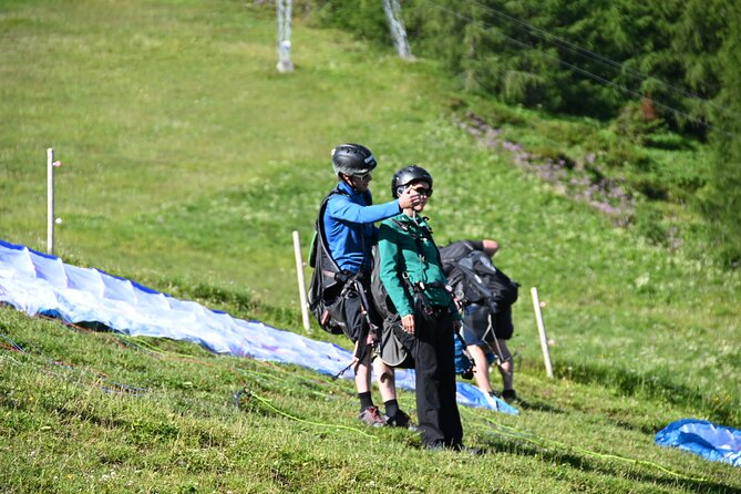 Tandem paragliding in the Stubai Valley near Innsbruck - What the landing is like