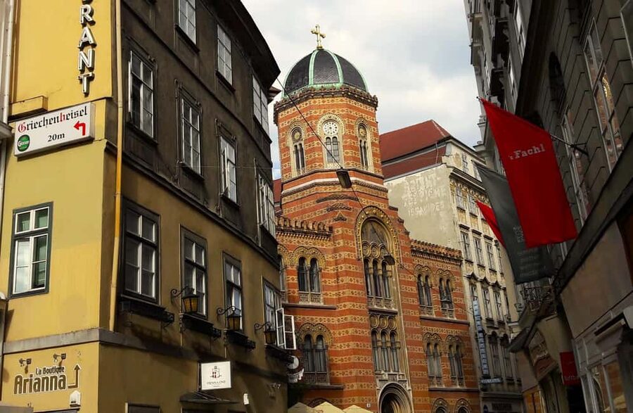 The unknown Vienna City- a guided walking tour in 3 hours - Starting at Stubentor and meeting old Vienna
