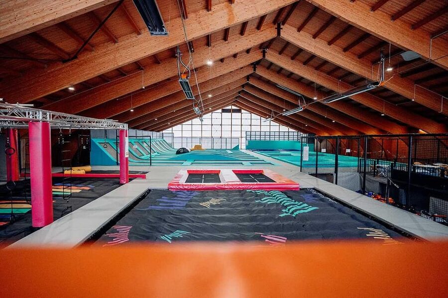 Tirol: Zahmer Kaiser Trampolinpark - Bag jump and wall running for bigger thrills