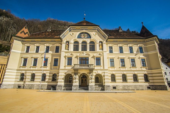 Trip to 4 Countries: Liechtenstein, Austria, Germany, Switzerland - Vaduz: Liechtenstein in a compact hour