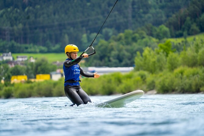 UP STREAM SURFING - The new way of surfing a river - The rope lesson comes first