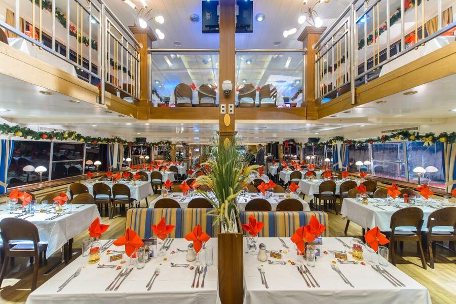 Vienna: 3.5-Hour Danube 70s, 80s, 90s Party Cruise w/ Dinner - The buffet dinner and extra drink costs