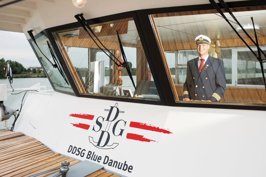 Vienna: 3.5-Hour Grand Danube River Cruise - The Freudenau lock and Marina Wien