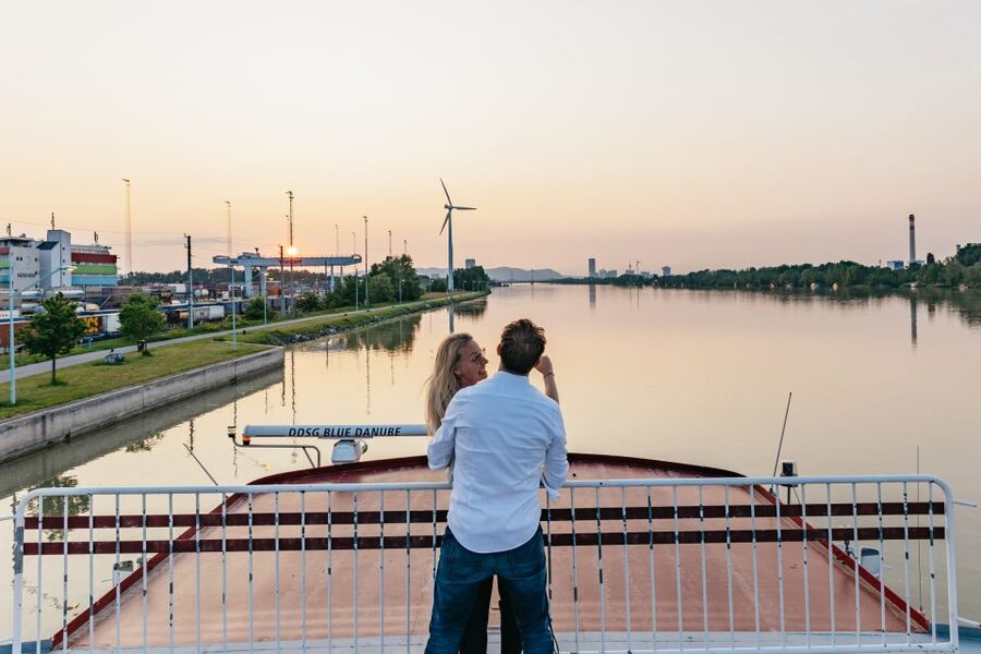 Vienna: 3-Course Evening Dinner Cruise - Families, couples, and group dinners