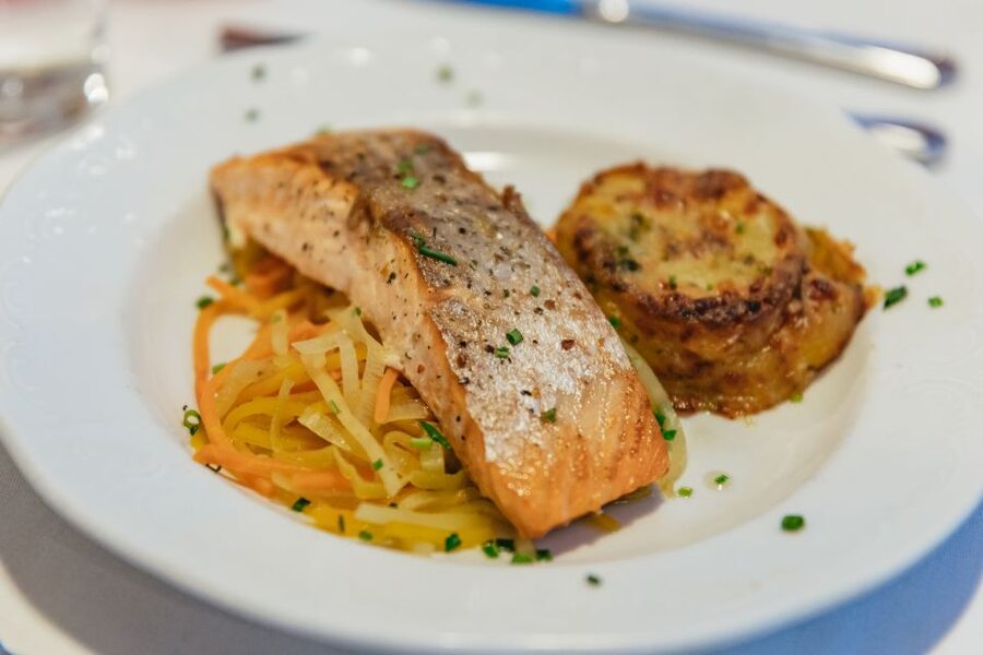Vienna: 3-Course Evening Dinner Cruise - What you can actually see after sunset