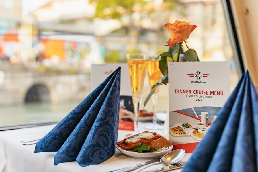 Vienna: 3-Course Evening Dinner Cruise - Stepping outside between courses