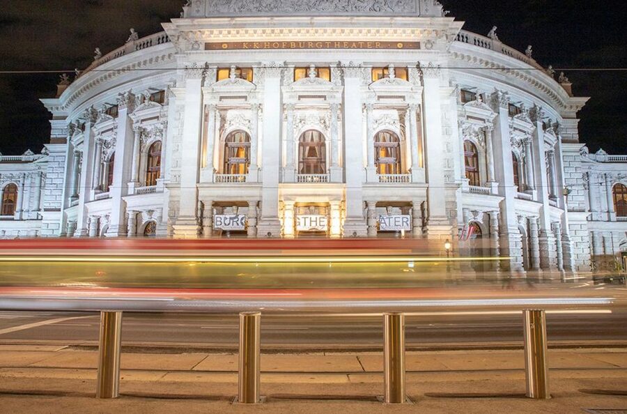 VIENNA AT NIGHT: Photo Tour of the Most Beautiful Buildings - Who should book this evening walk?