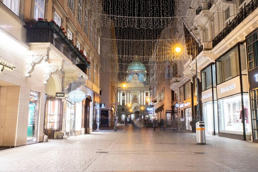 VIENNA AT NIGHT: Photo Tour of the Most Beautiful Buildings - Small groups and individual help