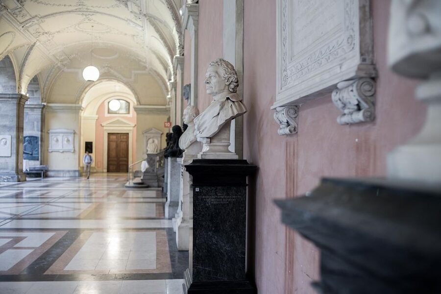 VIENNA AT NIGHT: Photo Tour of the Most Beautiful Buildings - Meeting at the University of Vienna