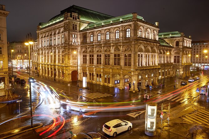 Vienna at night! Private photo tour of Vienna's most beautiful buildings - Meeting Tobias at the University