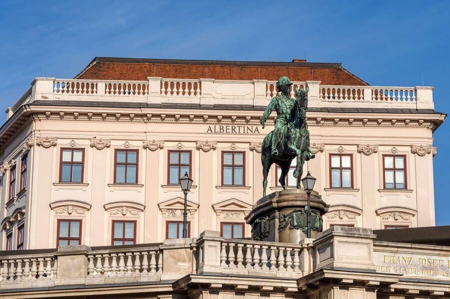 Vienna Audioguide - TravelMate app for your smartphone - Hofburg, Maria-Theresien-Platz, and Vienna’s imperial face