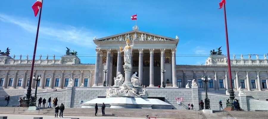 Vienna Audioguide - TravelMate app for your smartphone - Vienna’s major museums: Kunsthistorisches, Albertina, and MuseumsQuartier