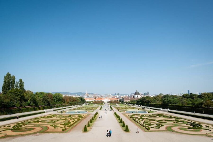 Vienna: Belvedere Palace Skip-the-Line Tour - Choosing among 24 people, 8 people, or private