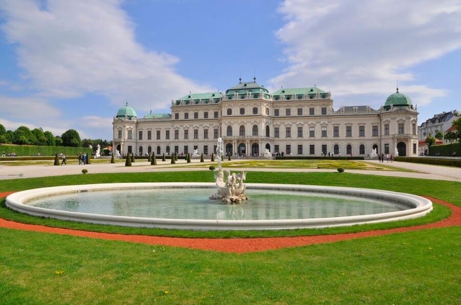 Vienna: Belvedere Palace Skip-the-Line Tour - Meeting your guide at the black gate