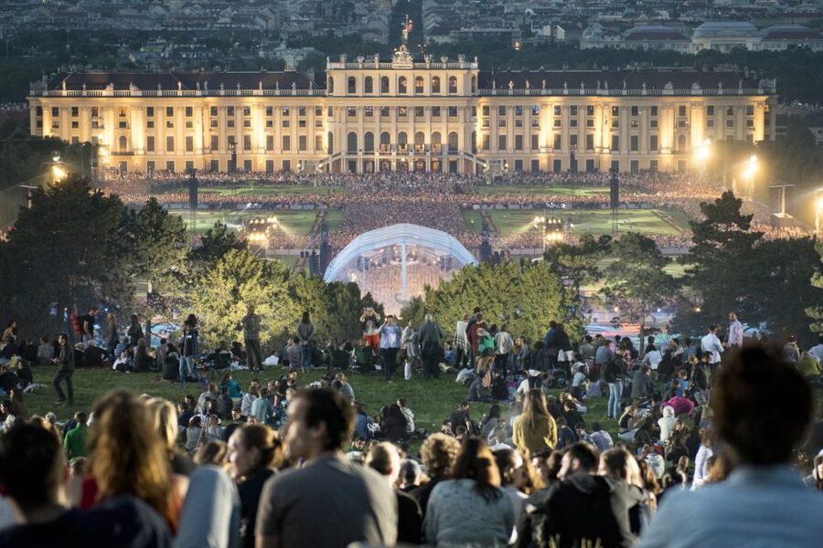 Vienna: Big Bus City Highlights Night Tour with Live Guide - The open-top deck after dark