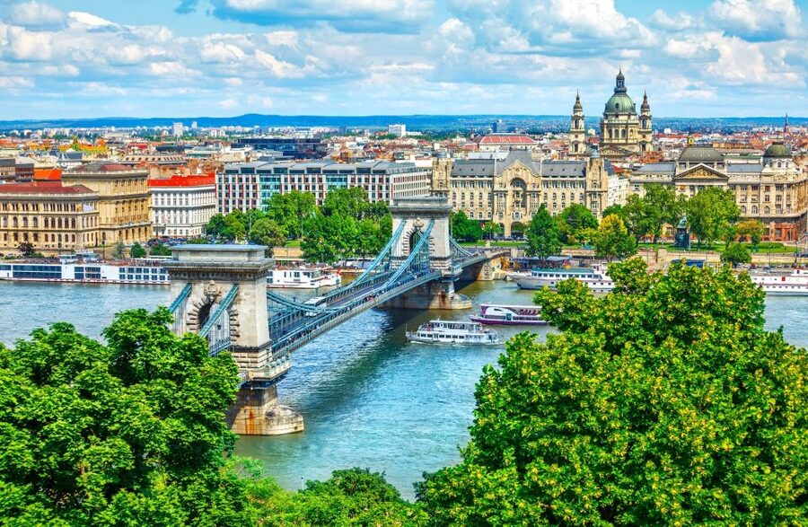 Vienna: Budapest Day Trip - Heroes’ Square and the first look at Budapest