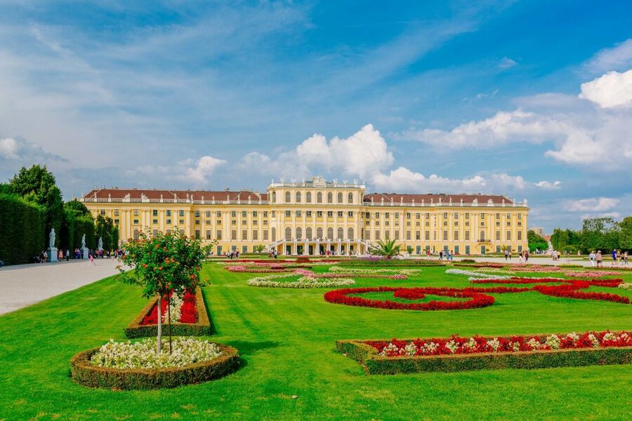 Vienna: Bus & Schönbrunn Palace Skip-the-Line Guided Tour - Arriving at Schönbrunn Palace