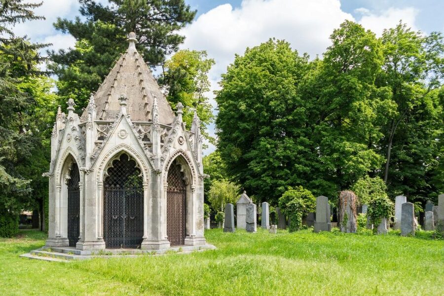 Vienna Central Cemetery Walking Tour with Transfers - Why the three-hour option can be worth the extra time