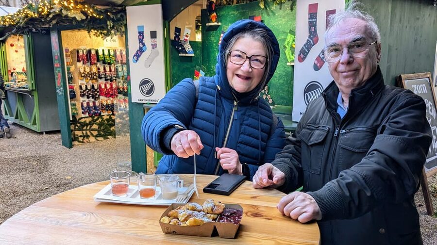 Vienna: Christmas Market Food and Drinks Tour - Baumkuchen, Kaiserschmarrn, and the sweet side of winter