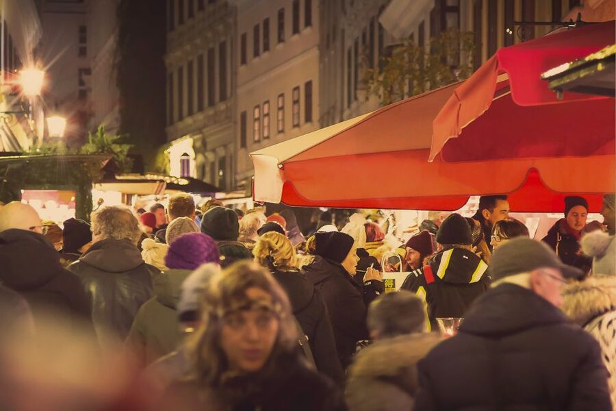 Vienna: Christmas Markets Tour - Punch, rum, cookies, and the food question