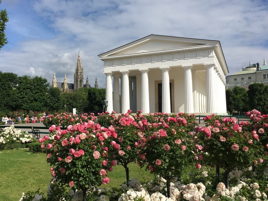 Vienna: City Center Guided Walking Tour - Lipizzaner horses at the Spanish Riding School