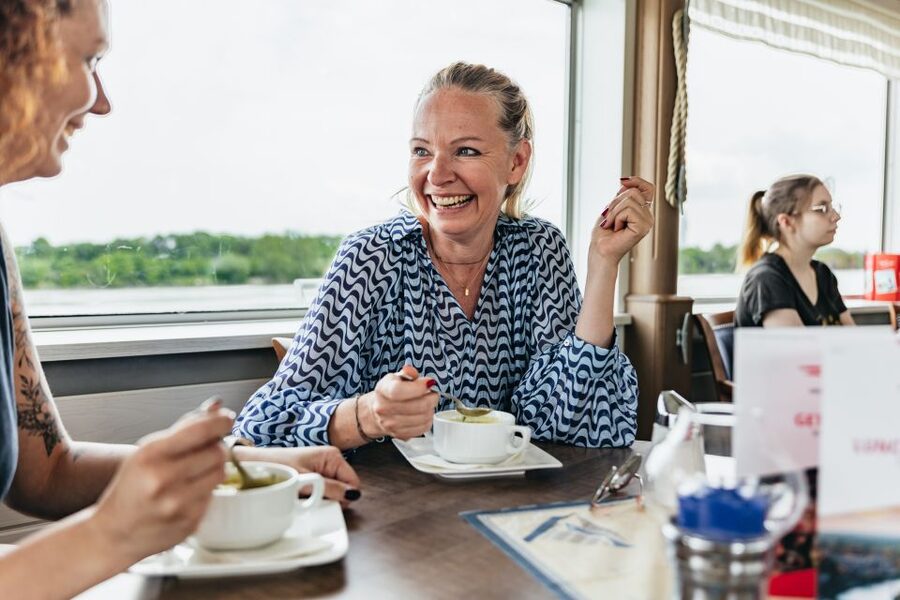 Vienna: City Cruise with Optional Lunch - Choosing between the open deck and the restaurant
