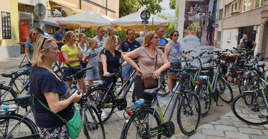 Vienna: City Highlights Guided Bike Tour - Why a bike is a smart way to see central Vienna