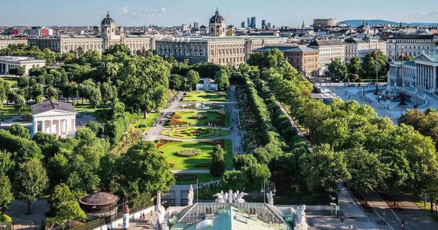 Vienna: City Highlights Guided Bike Tour - What the guides add to the ride