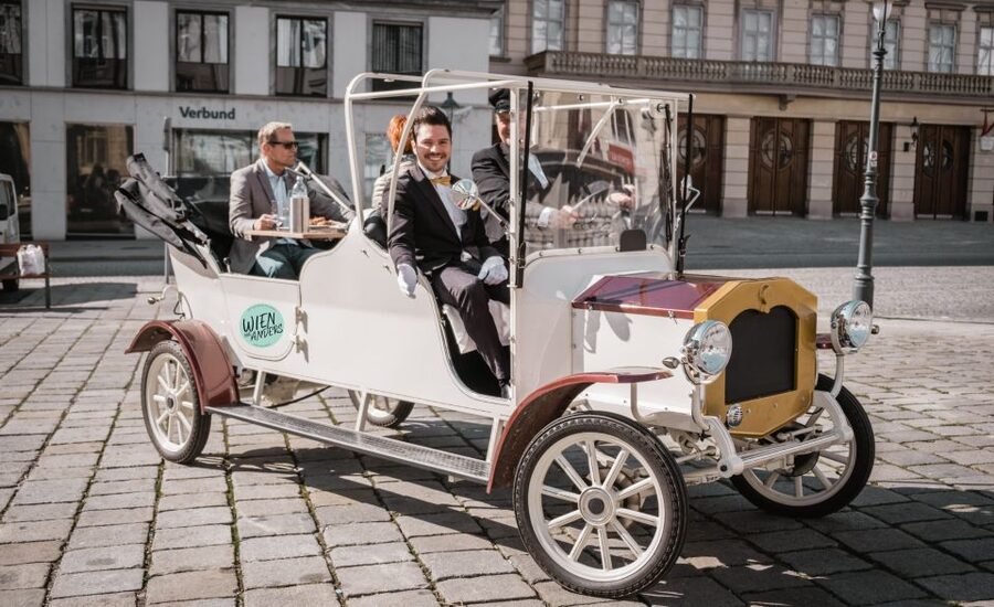 Vienna: City Sightseeing Tour in an Electro Vintage Car - The guides make the difference