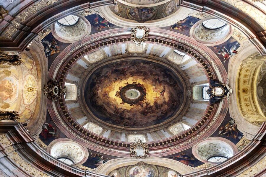 Vienna: Classic Ensemble Vienna in St. Peter's Church Ticket - Seating: get there early