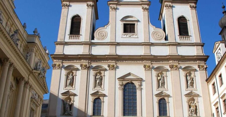 Vienna: Courtyards & Hidden Places Walking Tour - Key points at a glance