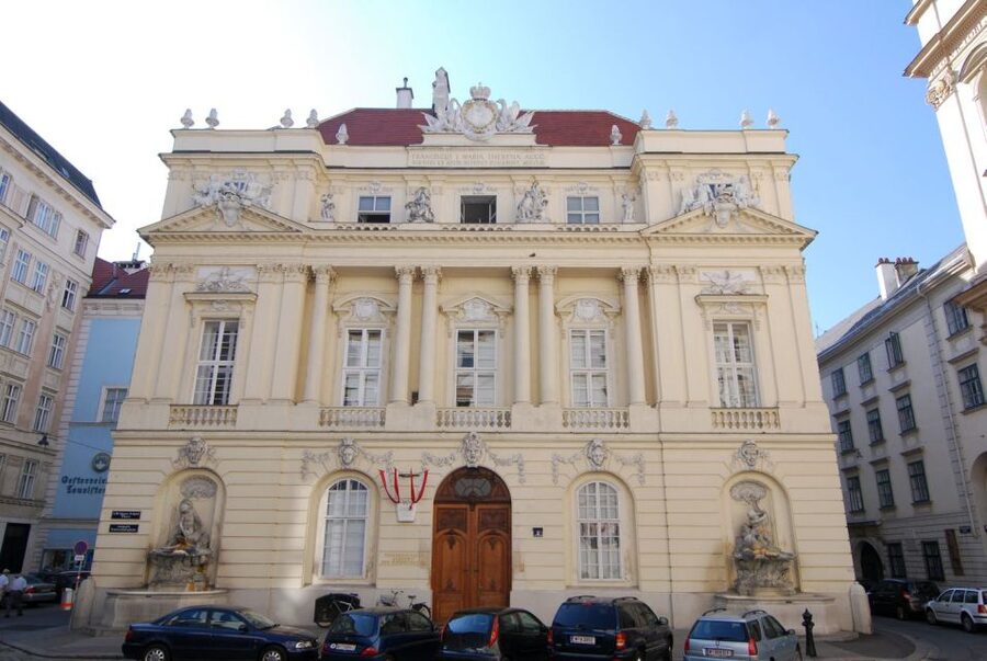 Vienna: Courtyards & Hidden Places Walking Tour - Why Vienna’s courtyards are worth your time