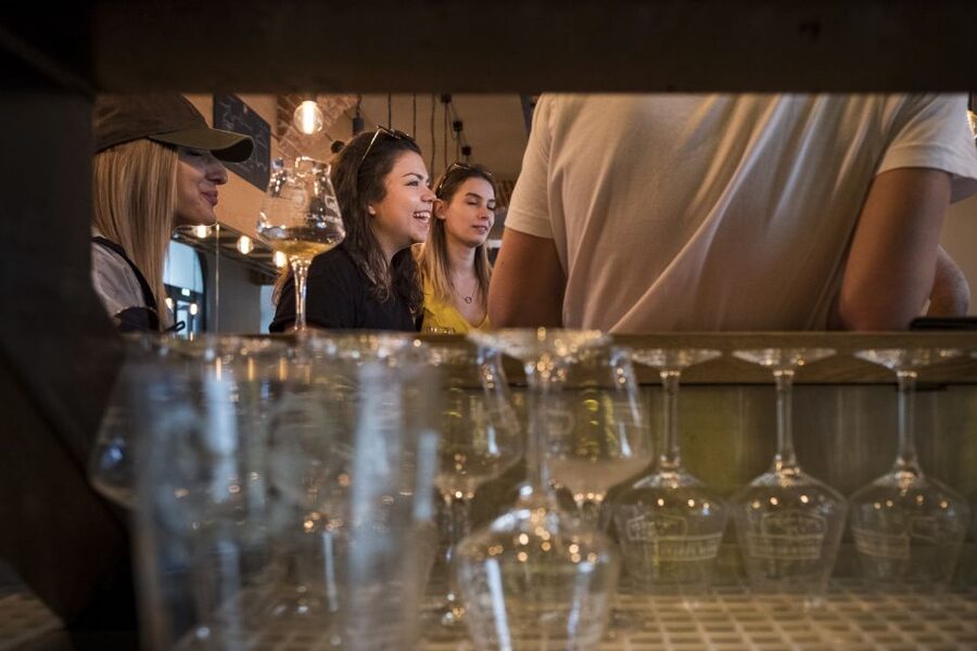 Vienna: Craft Beer Tasting Experience with Local Snacks - Four beers, four chances to compare