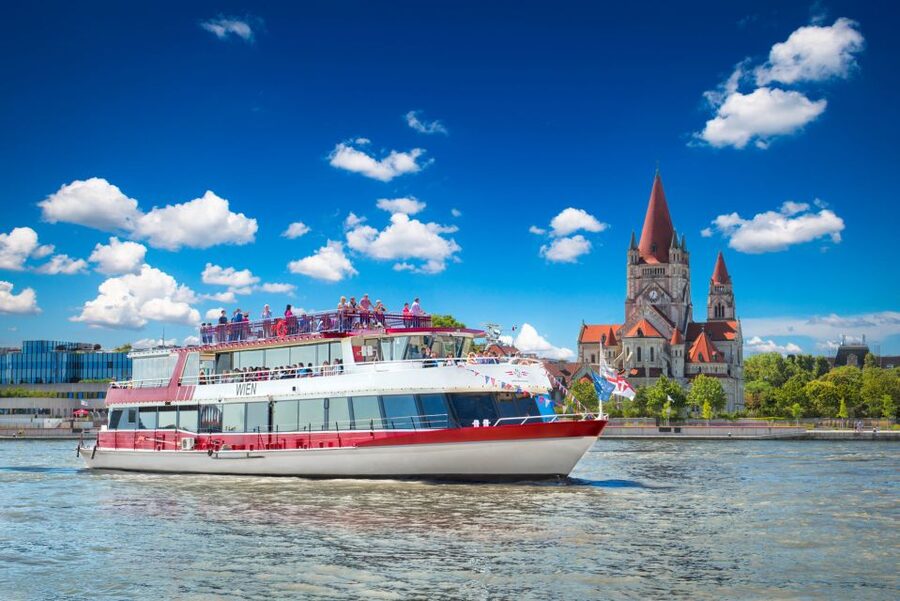 Vienna: Cruise and Schnitzel Tour - Timing Your Day Around the Departure