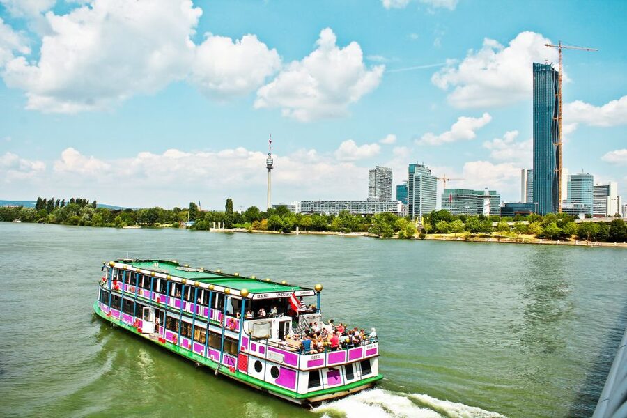 Vienna: Cruise and Schnitzel Tour - What You See Along the Danube Canal