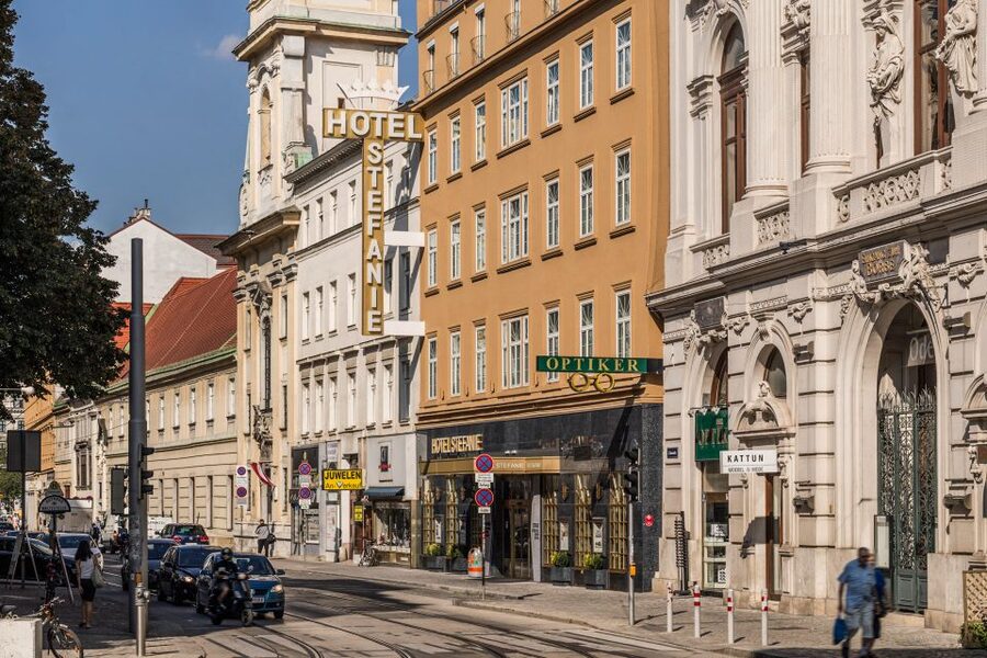 Vienna: Culinary Experience at Restaurant Stefanie - Schnitzel and the Radetzky connection