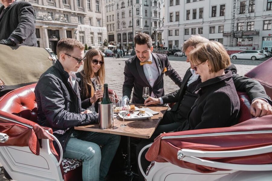 Vienna: Culinary Horse-Drawn Carriage Experience - How long the ride really feels