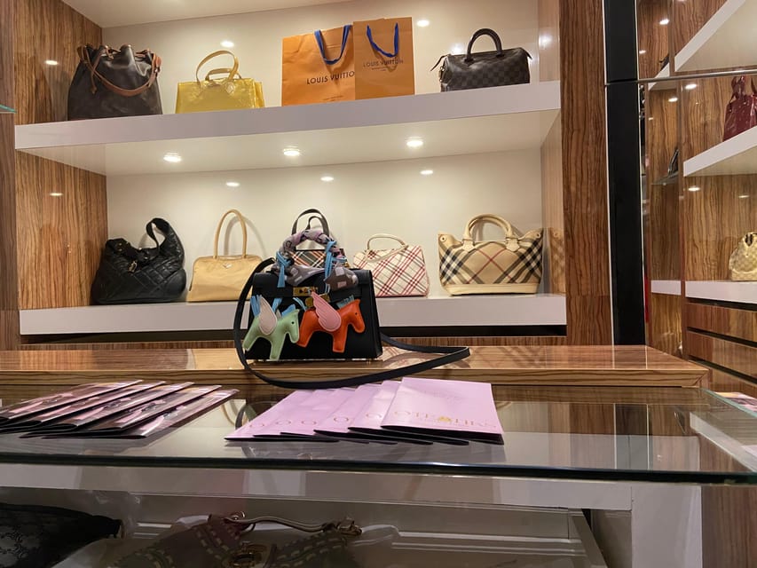 Vienna: Designer Fashion Time Capsule Experience - The private shopping period and buying a piece