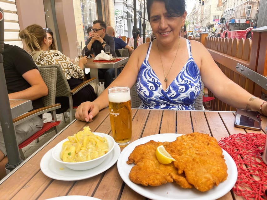 Vienna: Food tasting tour in Hidden Gems (Small Groups) - Sausage with goulash sauce and Grüner Veltliner