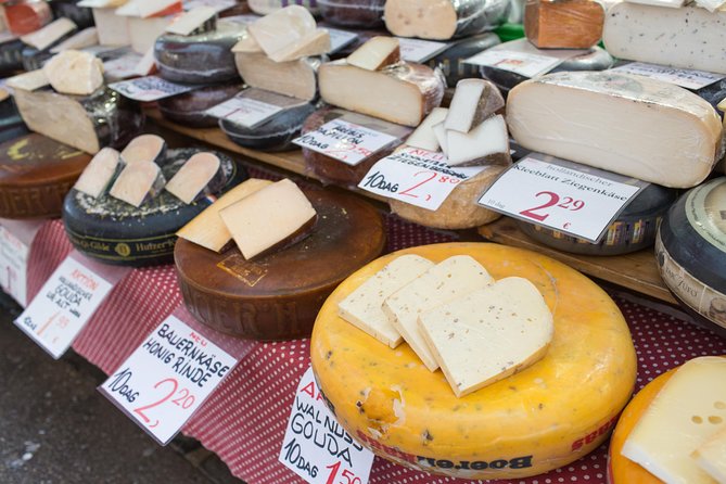 Vienna for Food Lovers: Cafés, Markets & Austrian Cuisine - Starting among Vienna’s grand streets