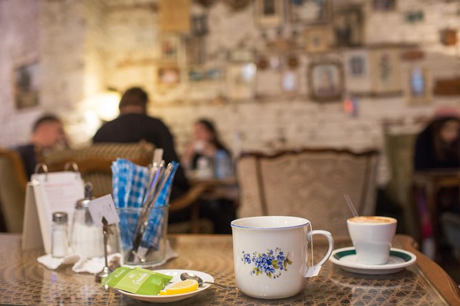 Vienna for Food Lovers: Cafés, Markets & Austrian Cuisine - The main meal: Austrian food with room to choose
