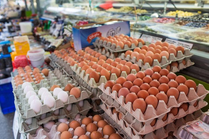 Vienna for Food Lovers: Cafés, Markets & Austrian Cuisine - Using public transport as part of the tour