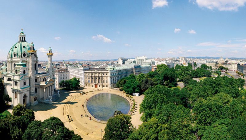 Vienna: Full-Day Private Tour including Schönbrunn Palace - Lunch at a traditional Viennese restaurant