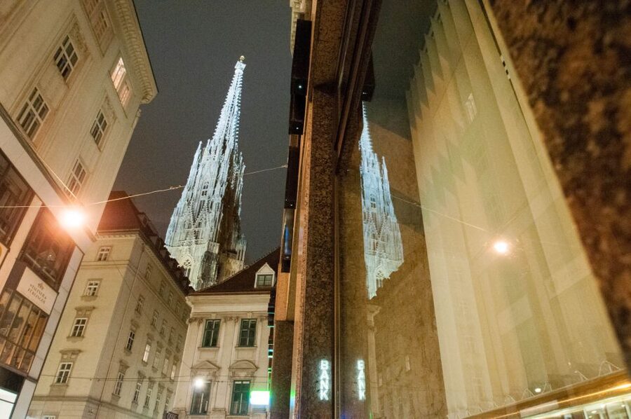 Vienna: Ghosts and Legends Guided Nighttime Walking Tour - What the guide adds to the experience